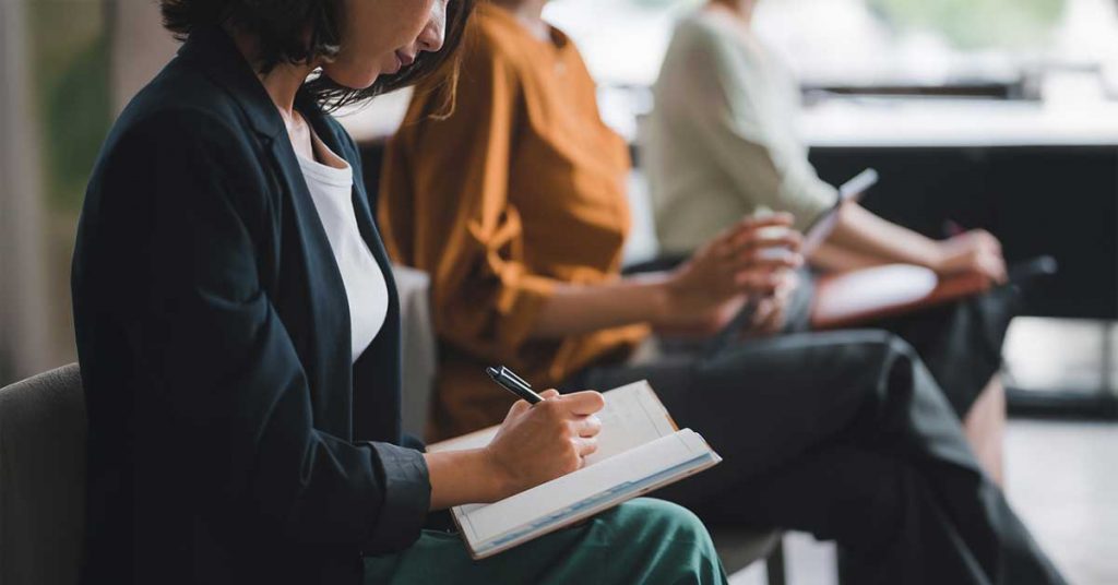 銀行預金を引き出す50代が増える理由とは